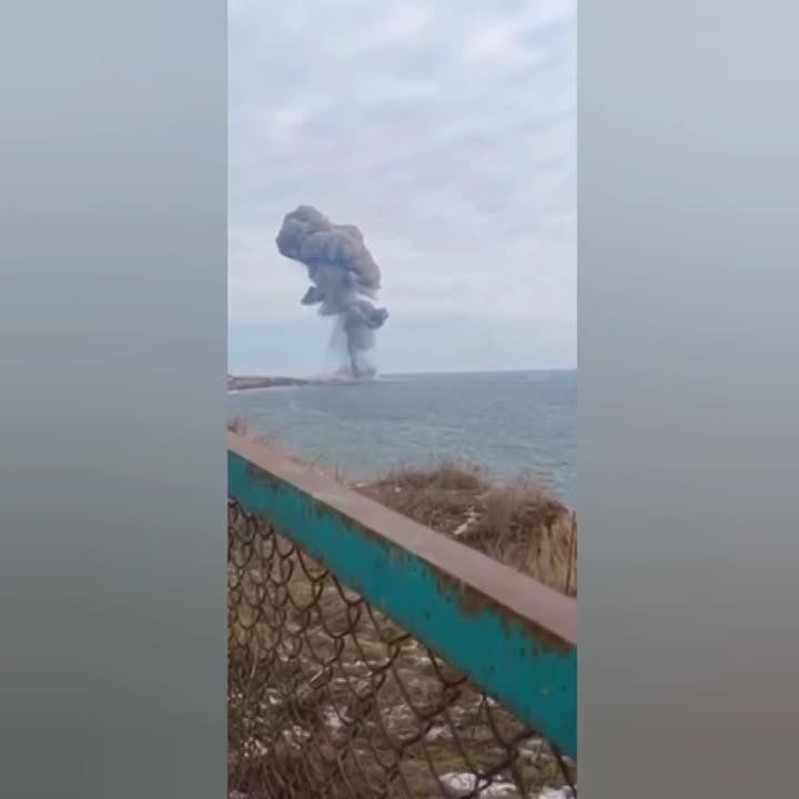 Сегодняшний прилет в Очакове поразил склад боеприпасов, сообщают украинские телеграм-каналы