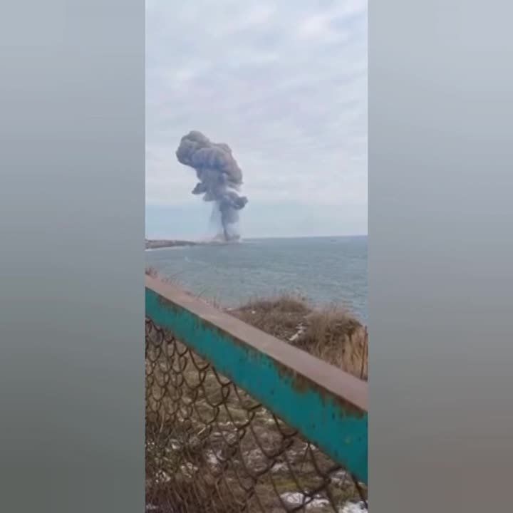 В Очакове Николаевской области по расположениям украинских боевиков и их складам нанесены мощные ракетные удары