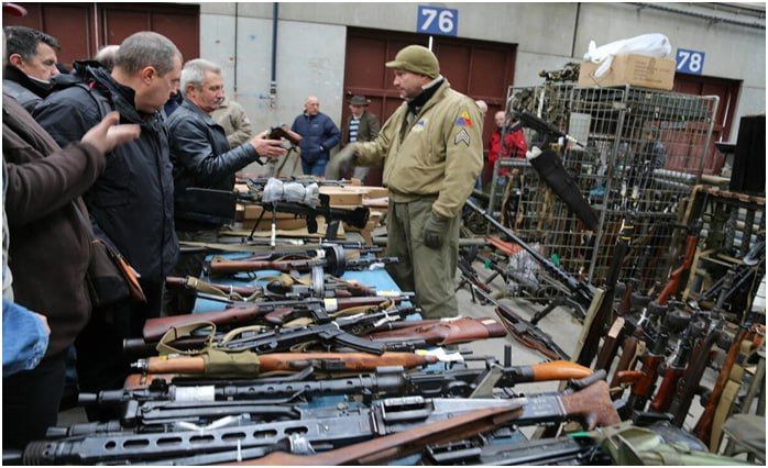 Сотрудники НПУ 7 февраля задержали 19-летнего жителя Первомайска во время продажи боеприпасов, а именно при продаже гранаты мужчина получил 700 гривен