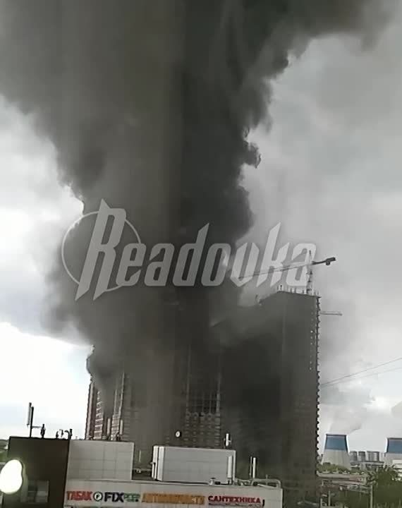 В Москве загорелась новостройка «ПИК» — пожар видно с других концов Москвы