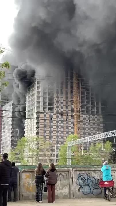 Сегодня на западе Москвы был большой пожар, горела новостройка компании «ПИК» в ЖК «Новое Очаково»