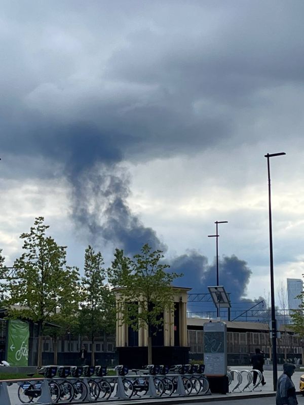 Читатель прислал видео пожара в районе Очаково в Москве