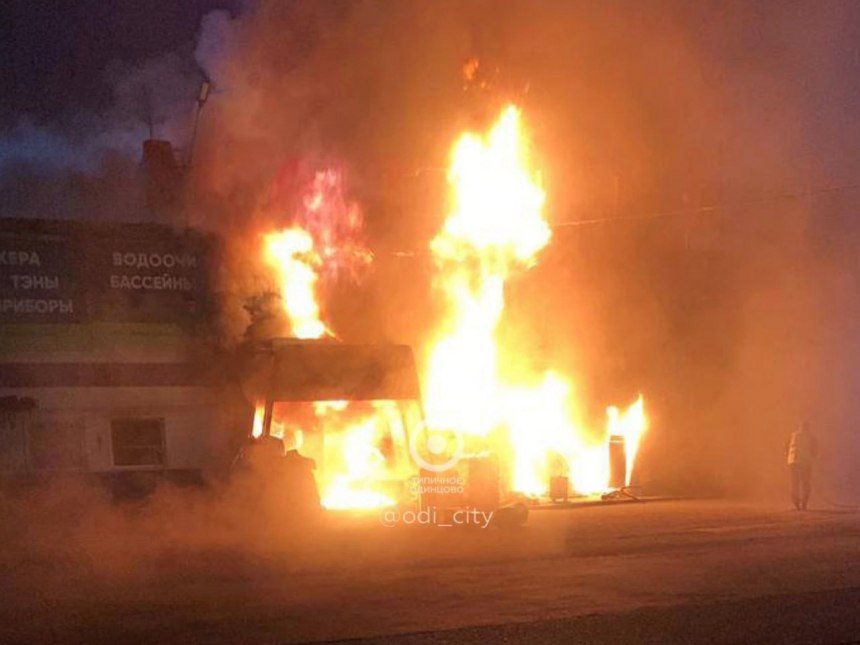 Пожар. Вчера вечером, 8 августа, в Первомайске Николаевской области горели торговые павильоны на центральном рынке