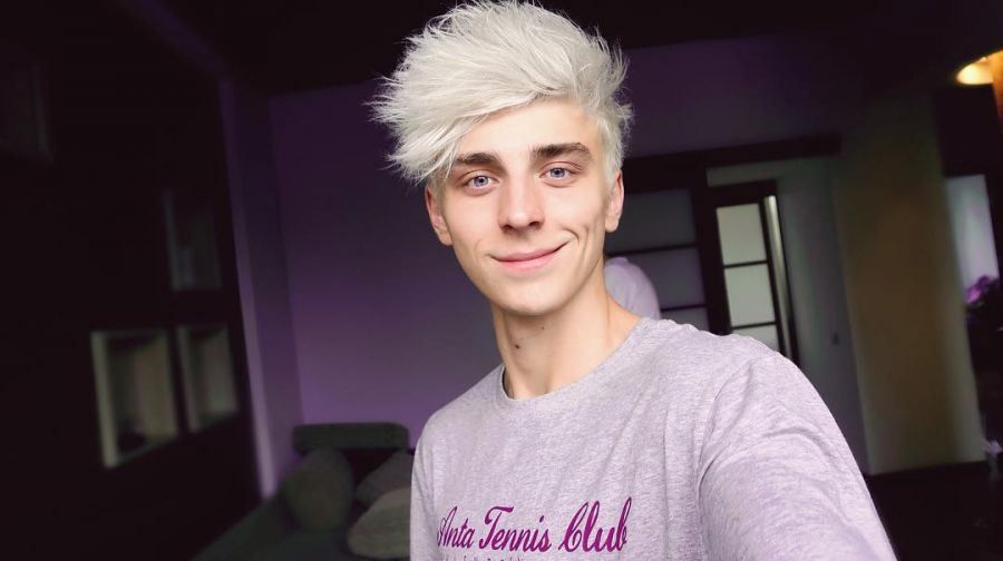 В Москве семилетного мальчика развели на интимные фотографии от имени Влада Бумаги