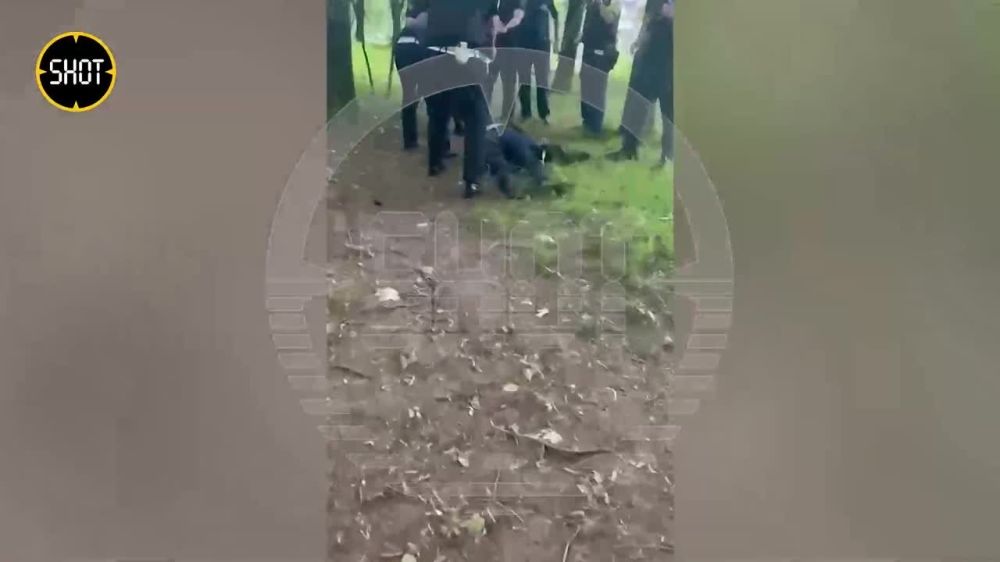 Первые секунды после ранения убийцы в перестрелке с полицейскими