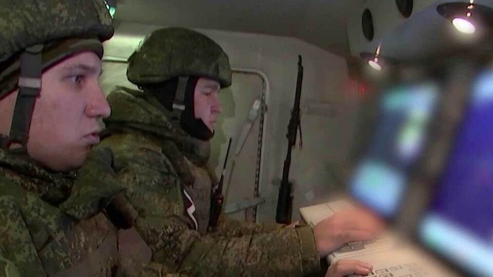 Ѡ     