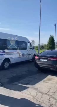 Велкам ту Юкрейн!. Украинские женщины из Польши не доехали домой, потому что водителя международного рейса "Варшава-Кировоград" прямо на заправке приняли ТЦК