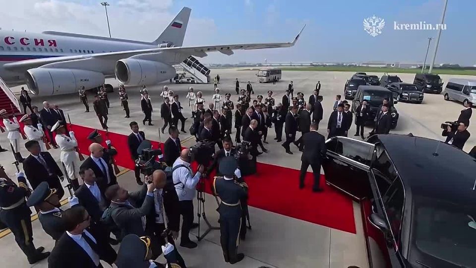 Красная дорожка, почётный караул: Путина встретили в КНР как дорогого гостя