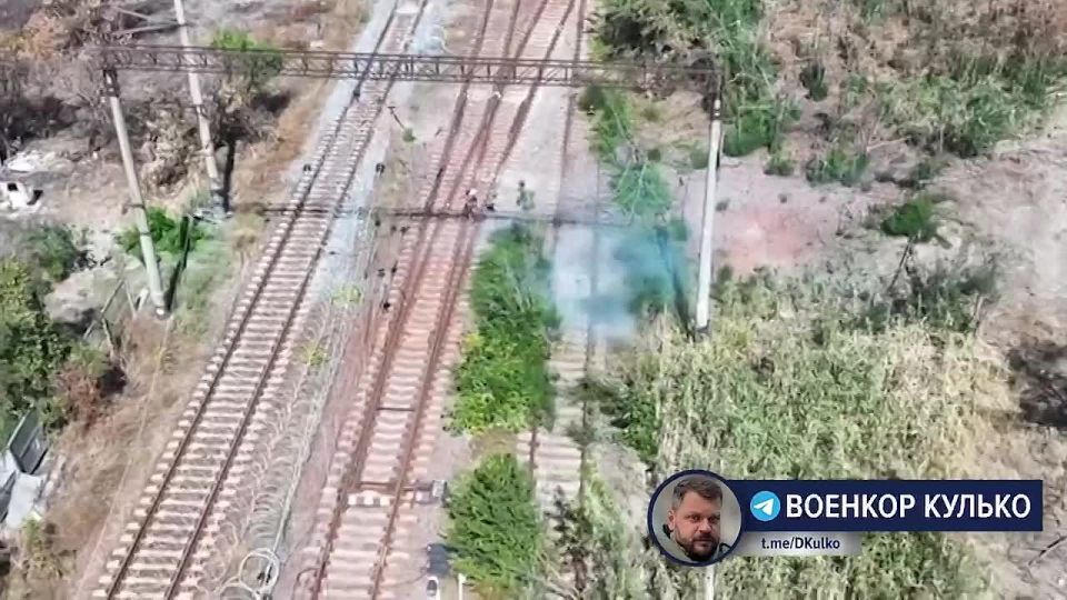 Вот тебе и "побратимы". Заградотряд ВСУ убил своего солдата, который пытался сдаться нам в плен