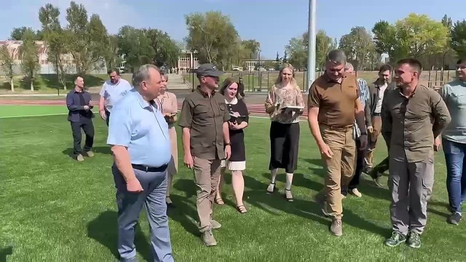 Первый заместитель руководителя Администрации Президента России Сергей Кириенко продолжает рабочие поездки по Донбассу