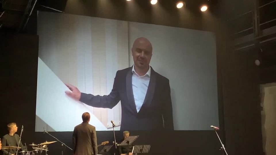 «Обязательно позвонил бы своему отцу сейчас, если бы он был жив»: в первый день работы Московской международной книжной ярмарки назвали победителей Национального конкурса «Книга года»