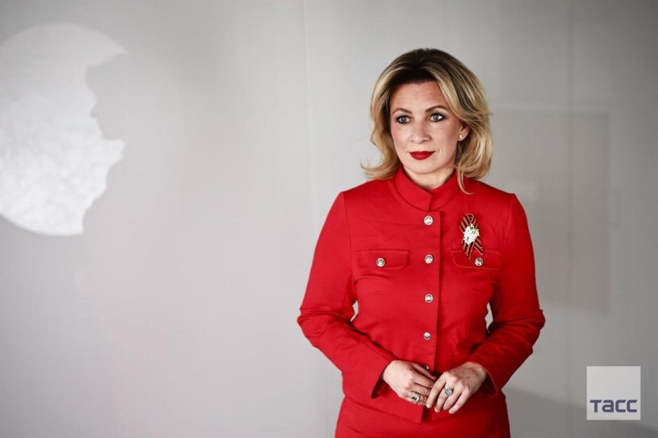 "Говоря о том, что киевский режим, попросив о встрече, затем еще и потребовал провести ее в указанном им месте, Владимир Владимирович вместо "совсем о….ли" использовал словосочетание "избыточные ожидания"