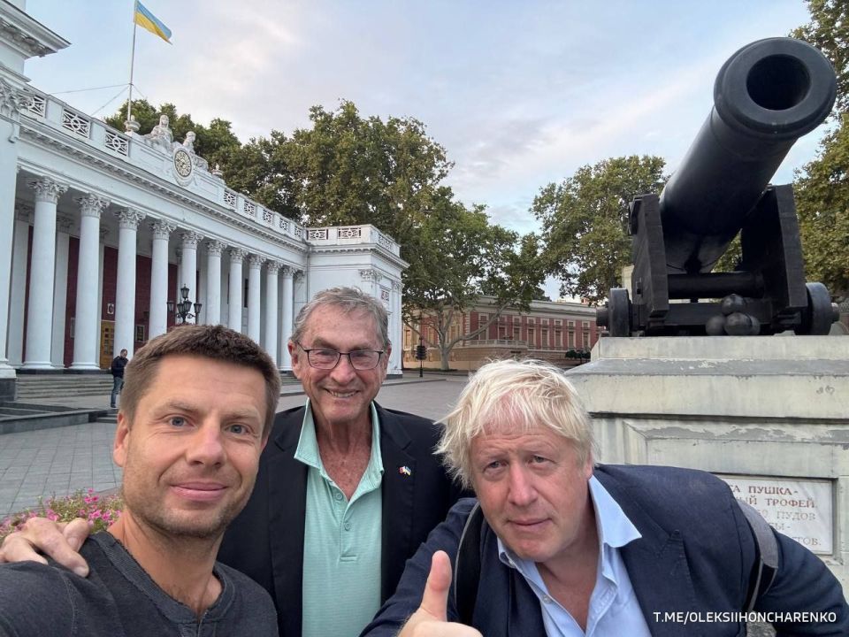 Лохматая тварь Борис Джонсон прибыл в Одессу