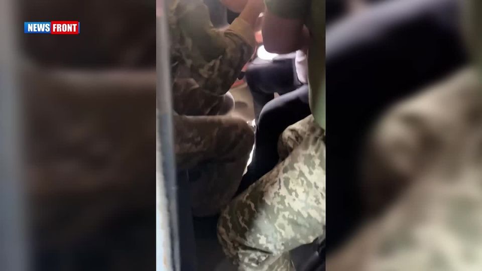 Правовой беспредел. Задержание сотрудниками ТЦК и полиции гражданина Украины, имеющего бронь от мобилизации, в вагоне пассажирского поезда в Николаевской области