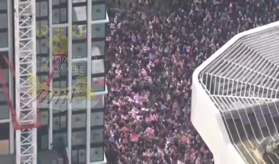 В Лондоне правоохранительные органы задержали девять человек во время митинга против мигрантов