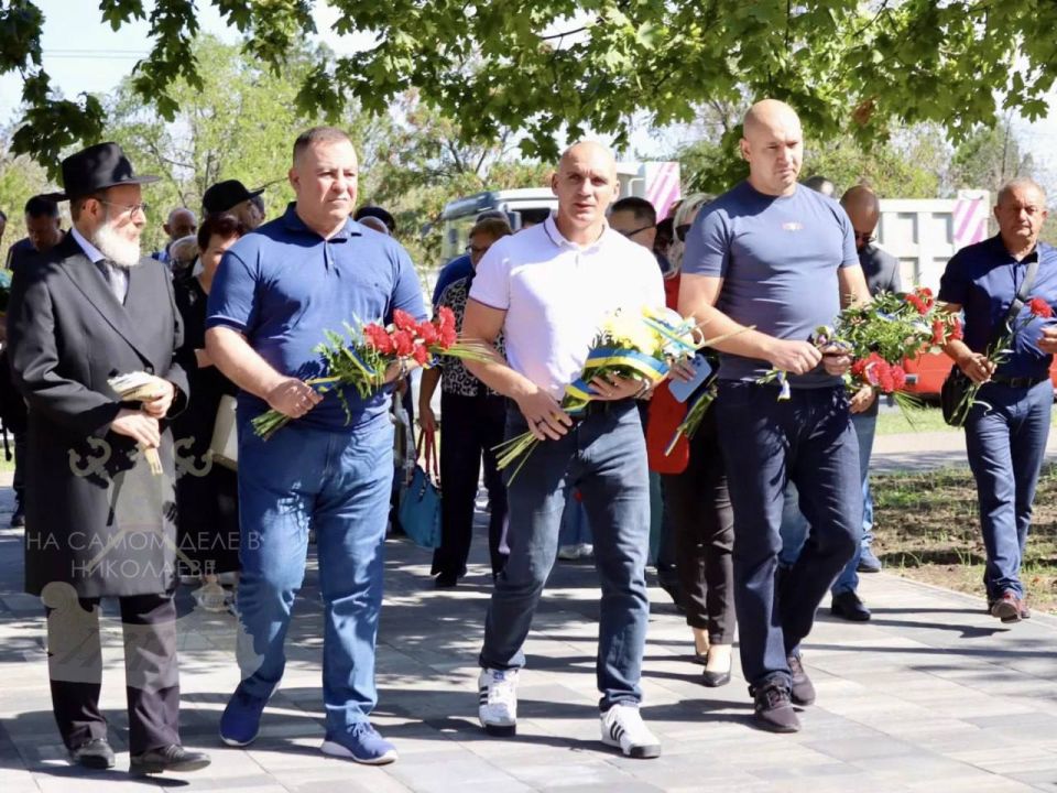 Чтобы не говорили потом, что Сенкевич редко в городе появляется