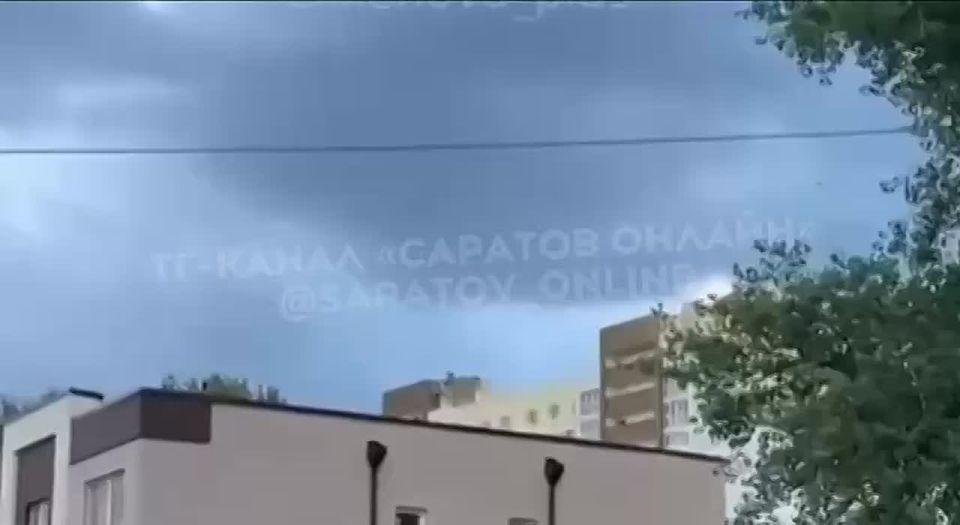 В Саратове украинский дрон задел обшивку дома