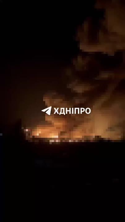 Кадры пожаров в Днепропетровске после недавних прилётов