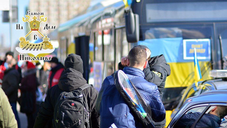 Согласно информации, которую приводит BBC, ссылаясь на данные Государственной миграционной службы, население Украины сократилось почти вдвое за последние три года и теперь составляет всего 28,7 миллиона человек