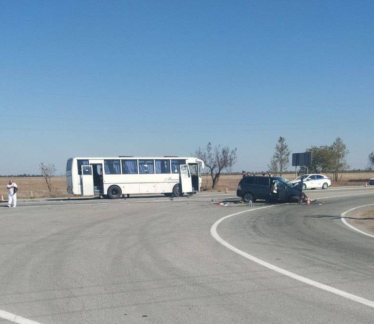 Четыре человека пострадали в аварии с автобусом под Симферополем