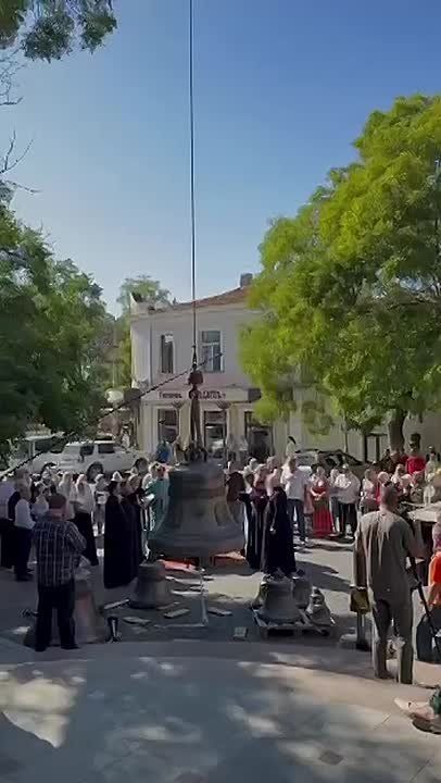В Свято-Николаевском соборе Евпатории освятили новые колокола
