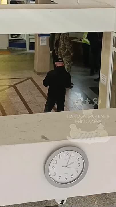 В Киевской больнице скорой помощи ТЦКшники устроили очередной «рейд»: прямо с территории учреждения силой увели мужчину