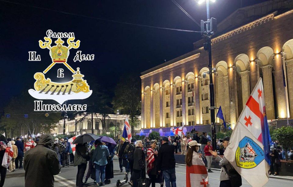 Сторонники оппозиции снова заблокировали проспект Руставели в Тбилиси, недалеко от парламента Грузии