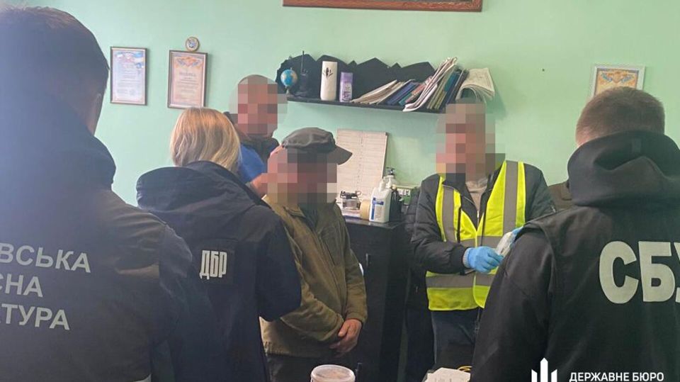 В Николаевской области сотрудник исправительной колонии подрабатывал наркокурьером