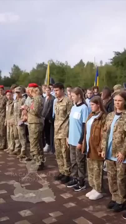 FPV-дроны, жгуты, строевые команды — так теперь выглядит школьный предмет «Защита Украины»