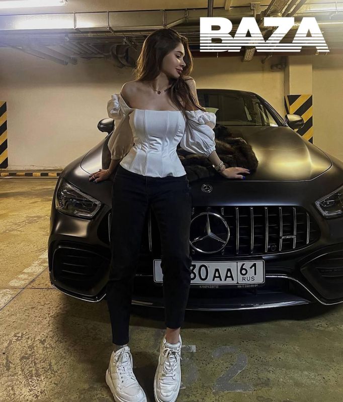 Анастасию Цапок оштрафовали на 45 тысяч рублей и лишили прав на 2 года, после того, как она пьяная влетела на Mercedes в дом под Таганрогом