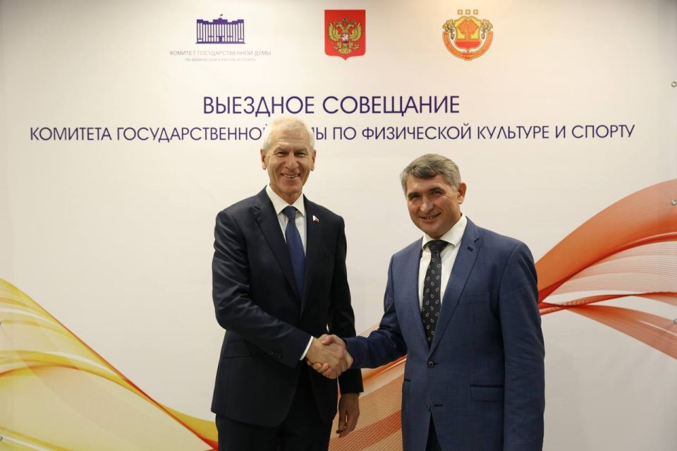 Накануне выездного заседания Комитета Государственной Думы по физической культуре и спорту состоялась рабочая встреча Председателя Комитета Олега Матыцина и Главы Чувашской Республики Олега Николаева
