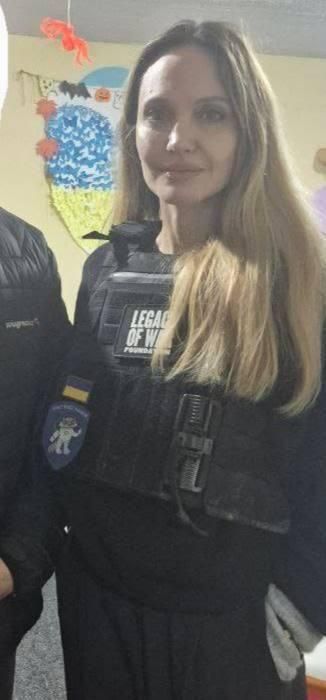 ДжОли, что ли?. Сегодня в Херсон приехала американская актриса Анжелика Джоли