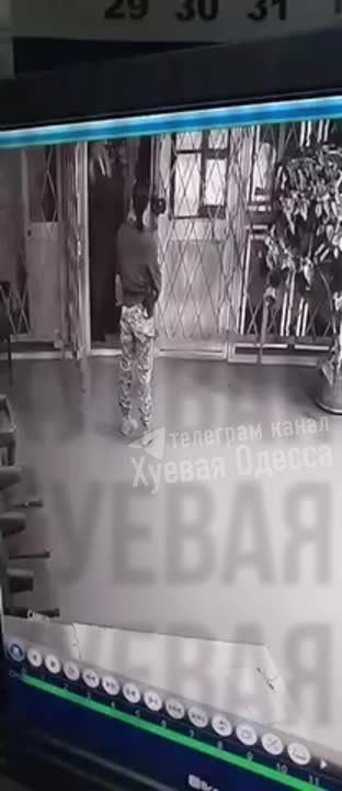 "ТУТ ТЕБЕ НЕ ГОЛЛИВУД, РУКИ-НОГИ ОТОРВУТ" (с)