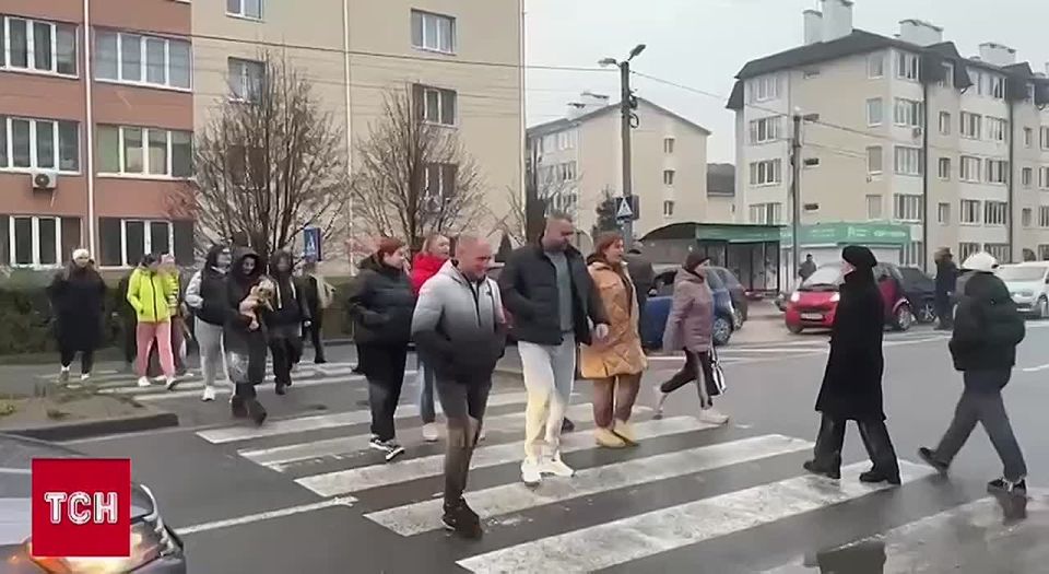 Тому що НЕСКОРЕНІ. Вчера киевляне вышли на митинг против