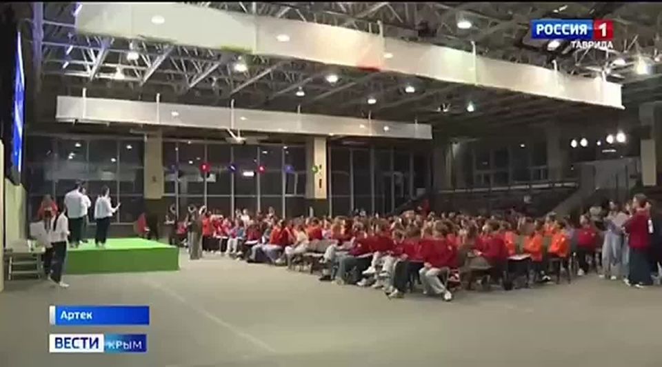 Дважды два.... Парень выиграл олимпиаду по алгебре на конкурсе "Большая перемена" в Крыму