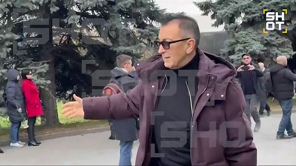 Юрия Николаева похоронят рядом с композитором Вячеславом Добрыниным и режиссёром Геральдом Бежановым на Троекуровском кладбище в Москве