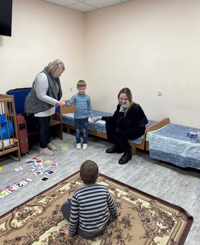 Анджелина Джоли поделилась в социальных сетях впечатлениями от посещения Херсона