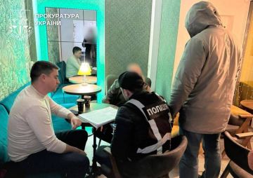 Без лоха и жизнь плоха. В Киеве два предприимчивых гражданина: 74-летний пенсионер и его «молодой» подельник 59 лет, развели американского добровольца ВСУ почти на 85 тысяч долларов