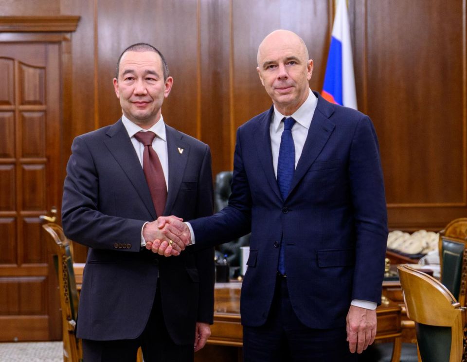 Антон Силуанов провел рабочую встречу с главой Республики Саха (Якутия) Айсеном Николаевым
