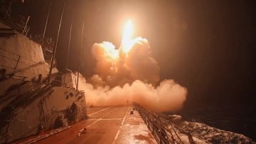 Ни света, ни воды: Одесса горит. Очевидцы показали кадры ударов. Заявление Минобороны - русские ракеты постучали в секретные цели