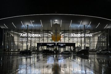 Более 200 человек застряли в аэропорту Хабаровска из-за непогоды