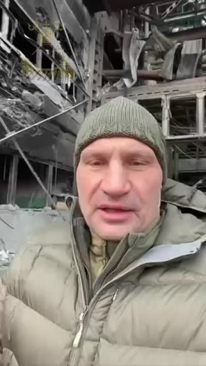 Последствия массированной атаки в Киеве: усилия по восстановлению инфраструктуры