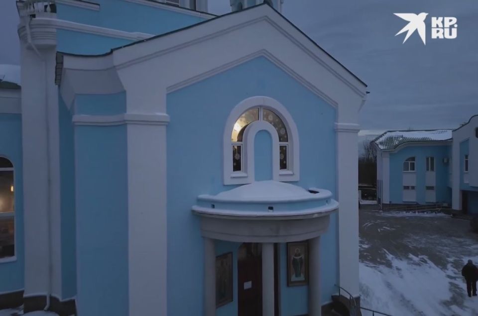 В Свято-Николаевском храме Мариуполя после Божественной литургии совершили чин Великого освящения воды