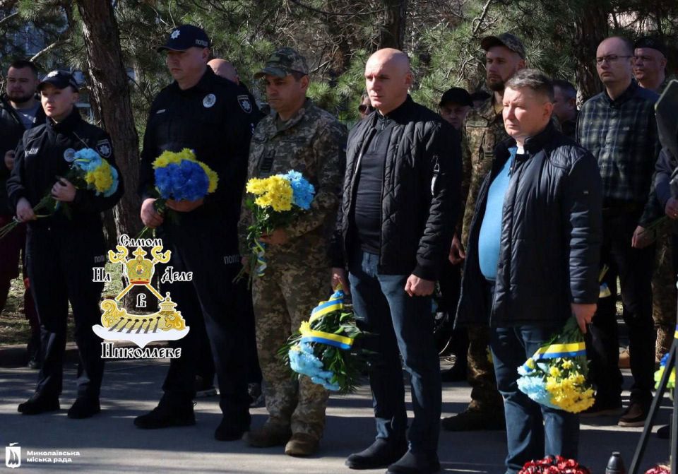 Сеня «поскорбил» и почтил убийц людей с Донбасса