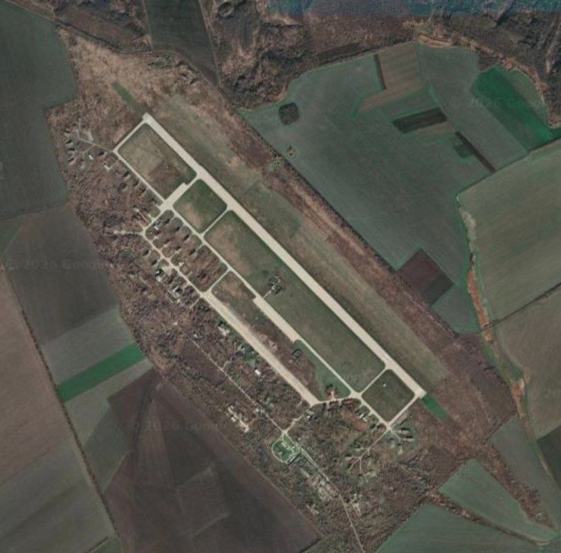 Два фронтовых бомбардировщика Су-24М и один истребитель F-16 Воздушных сил Украины, по предварительной информации, были поражены в результате ракетного удара ВС РФ по авиабазе под Вознесенском в Николаевской области