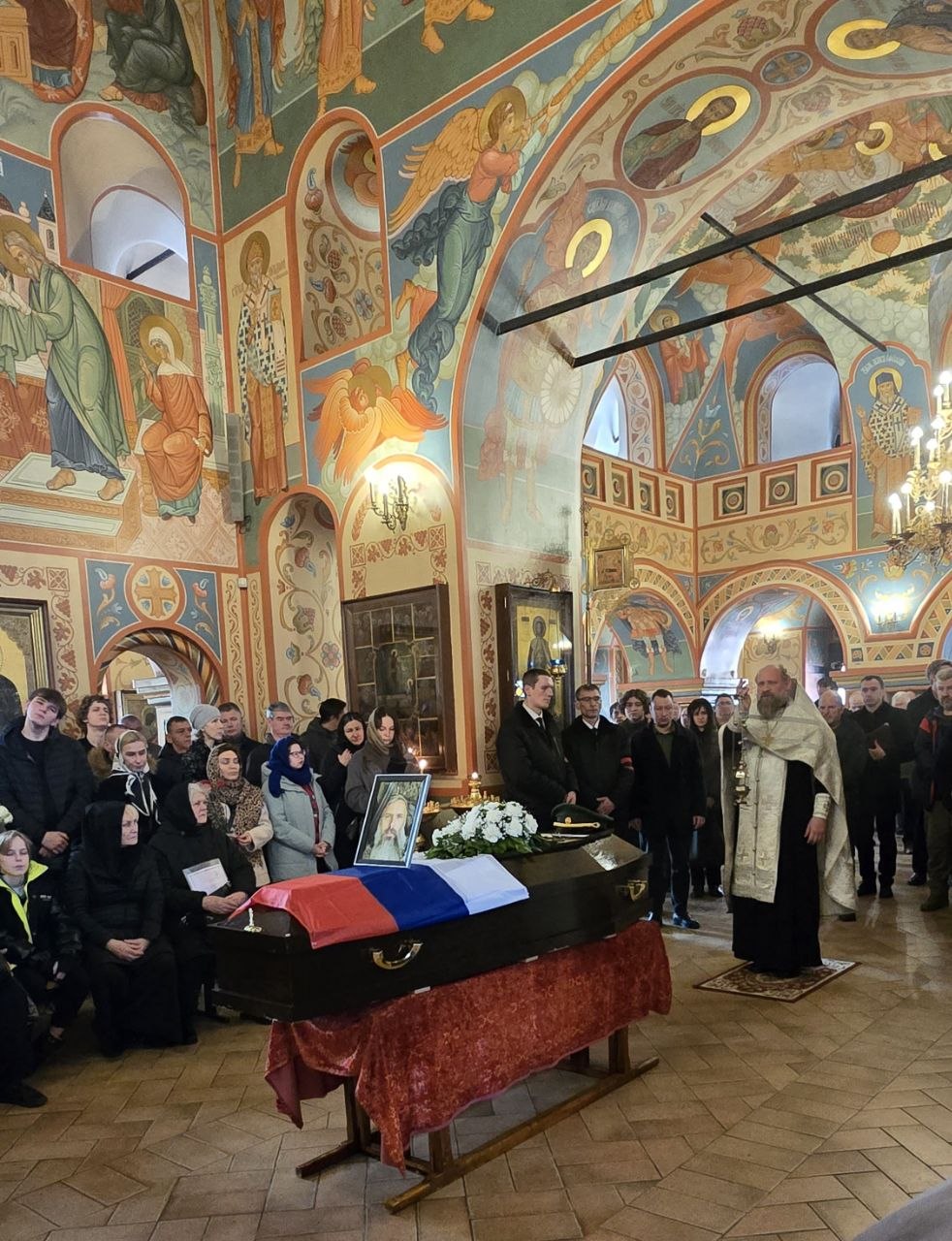 Сегодня отпели и проводили в последний путь Евгения Николаева, позывной Гайдук