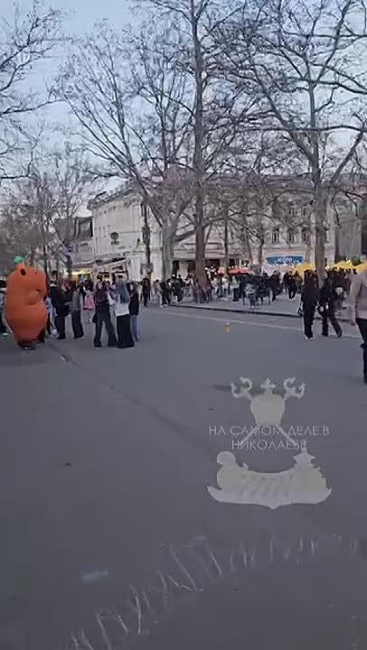 В Николаеве не утихает ажиотаж вокруг пиндосского фастфуда