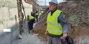 Кому нужны инвалиды ВСУ. Целая бригада инвалидов ВСУшников работает на стройке подземного укрытия для школы на Полигоне Николаевской области