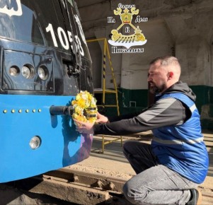 Транспорт праздничный и будничный