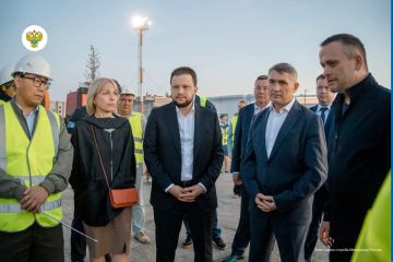 Ход капитального ремонта аэропорта Чебоксары оценил министр транспорта Андрей Никитин вместе с руководителем Росавиации Дмитрием Ядровым и главой Чувашской Республики Олегом Николаевым во время рабочего визита в регион